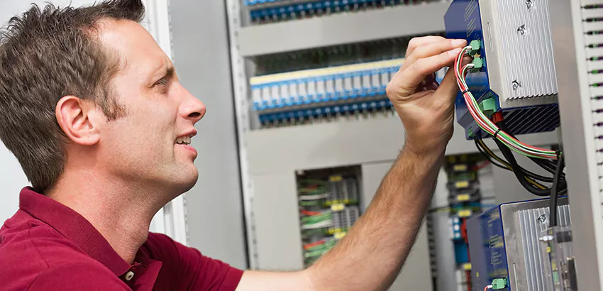 Offshore and Petroleum Facility Electrician in Rogers